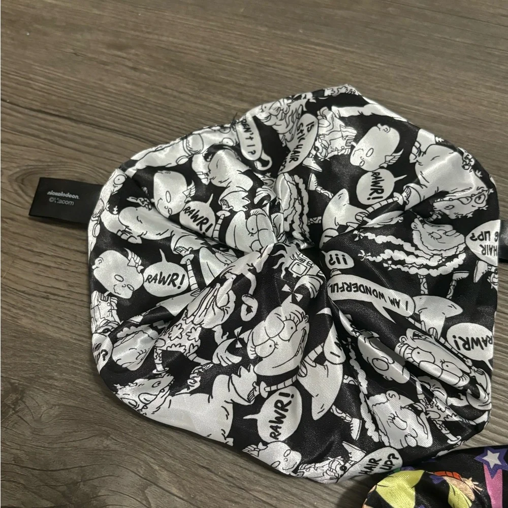 NWOT Dolls Kill x Rugrats Scrunchie Set - Picture 5 of 7